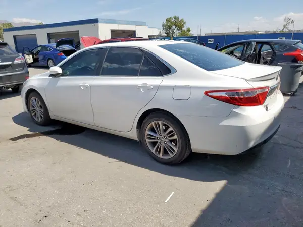 4T1BF1FK6GU516447 2016 TOYOTA CAMRY - Image 2