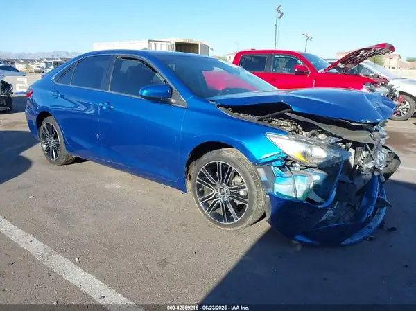 4T1BF1FK6GU518800 2016 TOYOTA CAMRY - Image 1