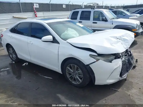 4T1BF1FK6GU521616 2016 TOYOTA CAMRY - Image 1