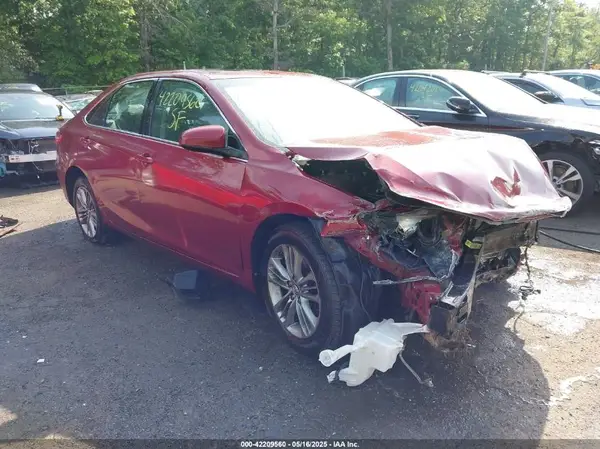 4T1BF1FK6GU526072 2016 TOYOTA CAMRY - Image 1