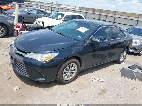 4T1BF1FK6GU532115 2016 TOYOTA CAMRY - Image 2