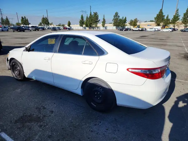 4T1BF1FK6GU532423 2016 TOYOTA CAMRY - Image 2