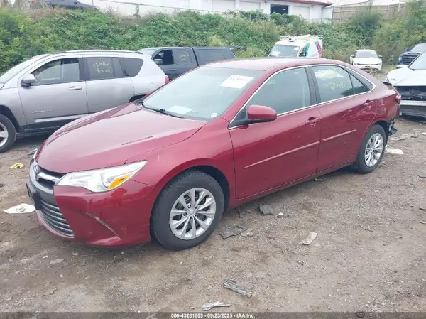 4T1BF1FK6GU539209 2016 TOYOTA CAMRY - Image 2