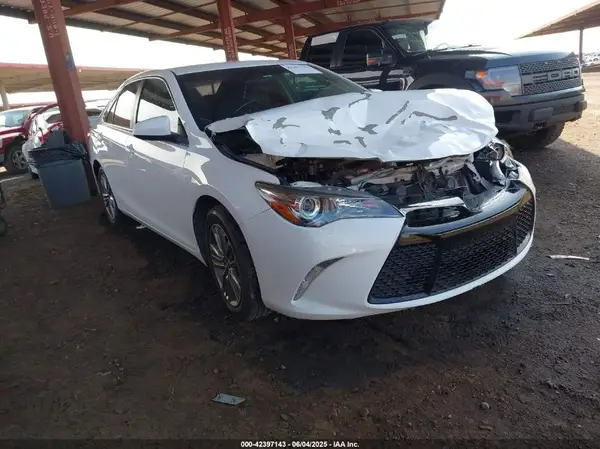 4T1BF1FK6GU540084 2016 TOYOTA CAMRY - Image 1