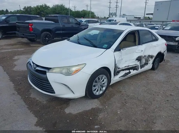 4T1BF1FK6GU543812 2016 TOYOTA CAMRY - Image 2