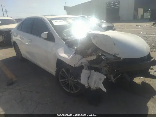 4T1BF1FK6GU562408 2016 TOYOTA CAMRY - Image 1