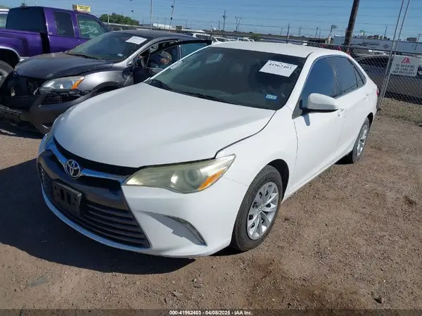 4T1BF1FK6GU562974 2016 TOYOTA CAMRY - Image 2