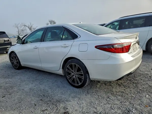 4T1BF1FK6GU565812 2016 TOYOTA CAMRY - Image 2