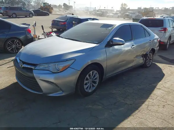 4T1BF1FK6GU570282 2016 TOYOTA CAMRY - Image 2
