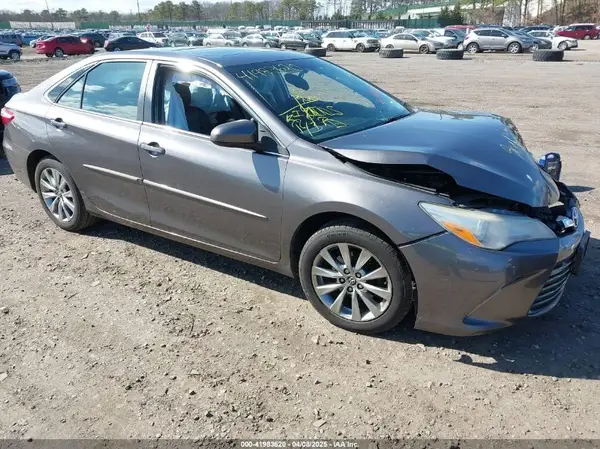 4T1BF1FK6GU573960 2016 TOYOTA CAMRY - Image 1