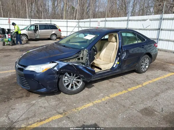 4T1BF1FK6GU580178 2016 TOYOTA CAMRY - Image 2