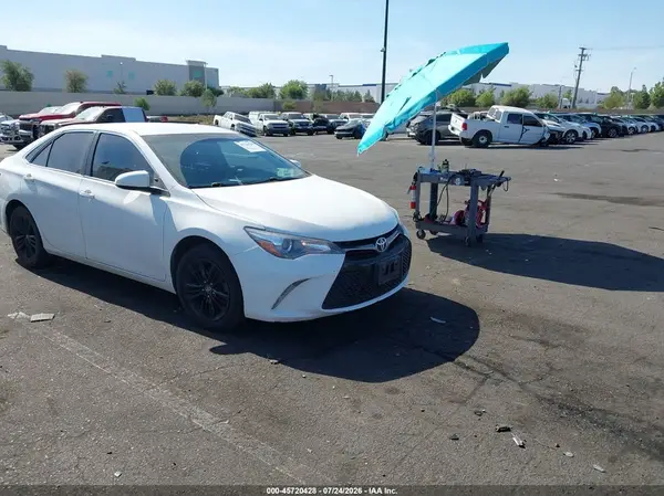 4T1BF1FK6GU580472 2016 TOYOTA CAMRY - Image 1