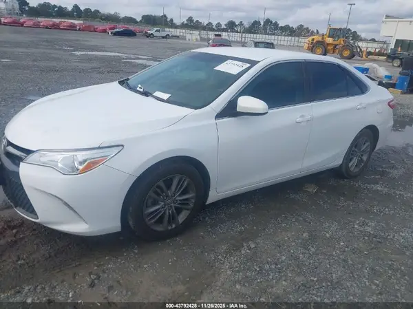 4T1BF1FK6GU582688 2016 TOYOTA CAMRY - Image 2