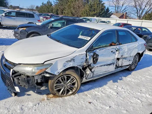 4T1BF1FK6GU588944 2016 TOYOTA CAMRY - Image 1
