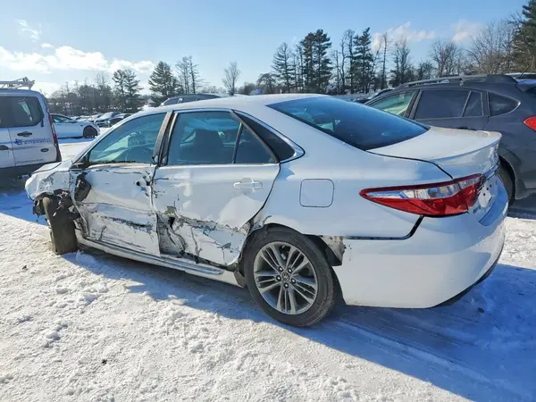 4T1BF1FK6GU588944 2016 TOYOTA CAMRY - Image 2