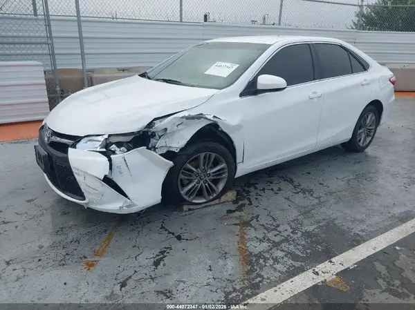 4T1BF1FK6GU592282 2016 TOYOTA CAMRY - Image 2
