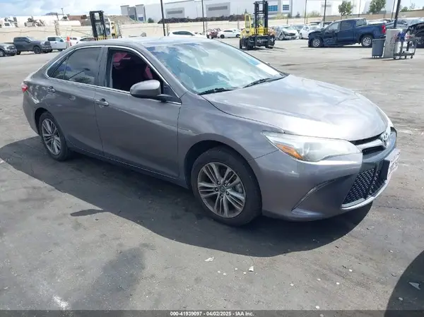 4T1BF1FK6GU601921 2016 TOYOTA CAMRY - Image 1