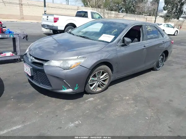 4T1BF1FK6GU601921 2016 TOYOTA CAMRY - Image 2