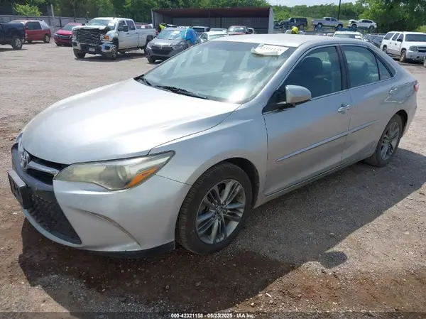 4T1BF1FK6GU606102 2016 TOYOTA CAMRY - Image 2