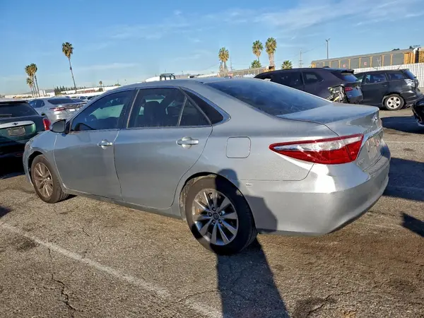 4T1BF1FK6GU608447 2016 TOYOTA CAMRY - Image 2