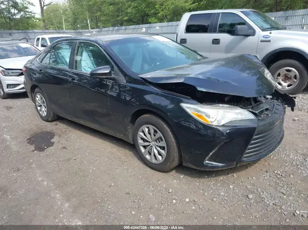 4T1BF1FK6HU271876 2017 TOYOTA CAMRY - Image 1