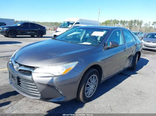 4T1BF1FK6HU275989 2017 TOYOTA CAMRY - Image 2