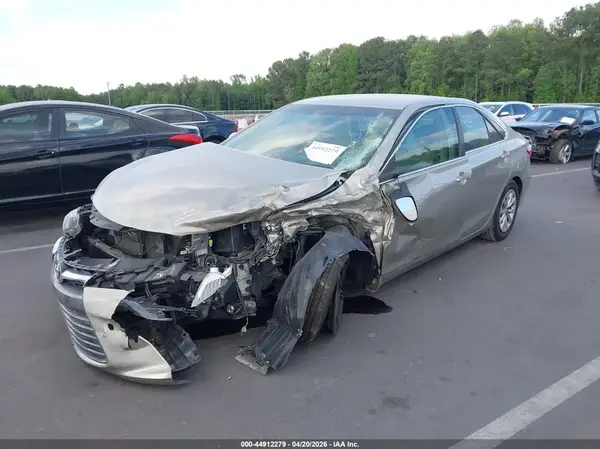 4T1BF1FK6HU278875 2017 TOYOTA CAMRY - Image 2