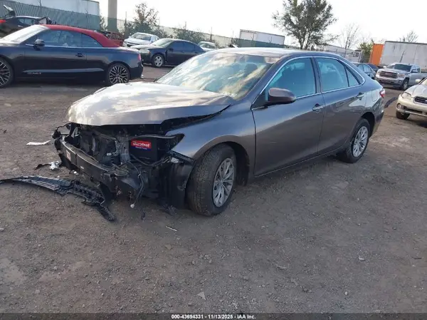 4T1BF1FK6HU284580 2017 TOYOTA CAMRY - Image 2