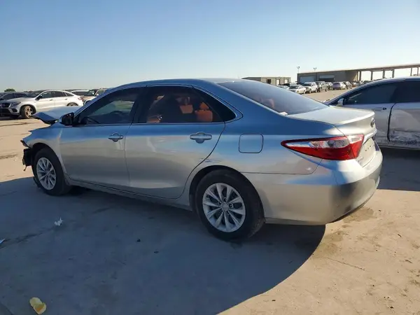 4T1BF1FK6HU288256 2017 TOYOTA CAMRY - Image 2