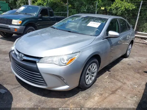 4T1BF1FK6HU296552 2017 TOYOTA CAMRY - Image 2