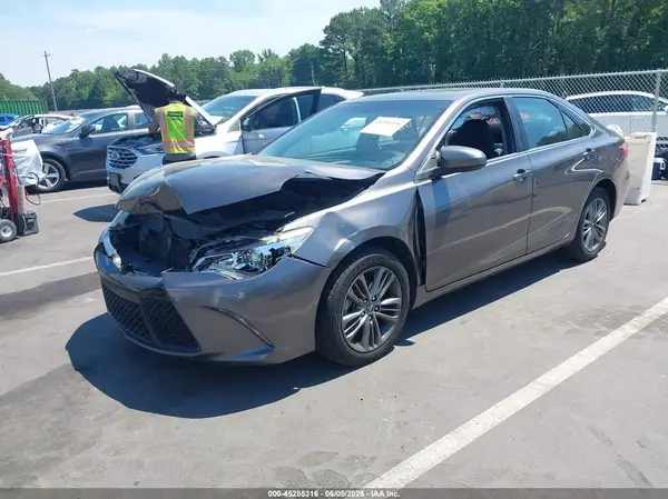 4T1BF1FK6HU302057 2017 TOYOTA CAMRY - Image 2
