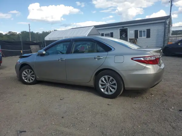 4T1BF1FK6HU302656 2017 TOYOTA CAMRY - Image 2