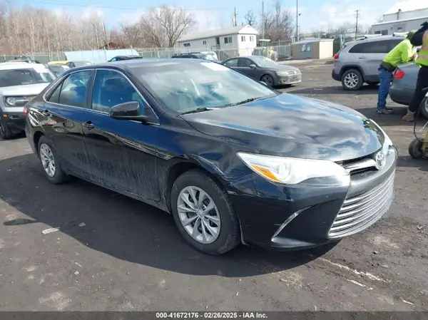 4T1BF1FK6HU302821 2017 TOYOTA CAMRY - Image 1