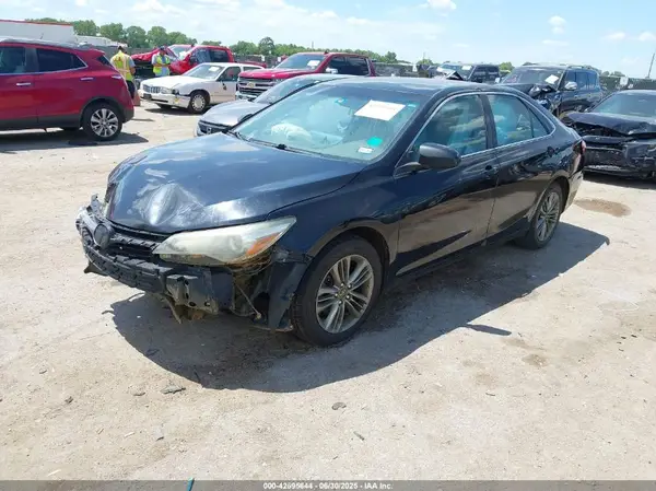 4T1BF1FK6HU304052 2017 TOYOTA CAMRY - Image 2