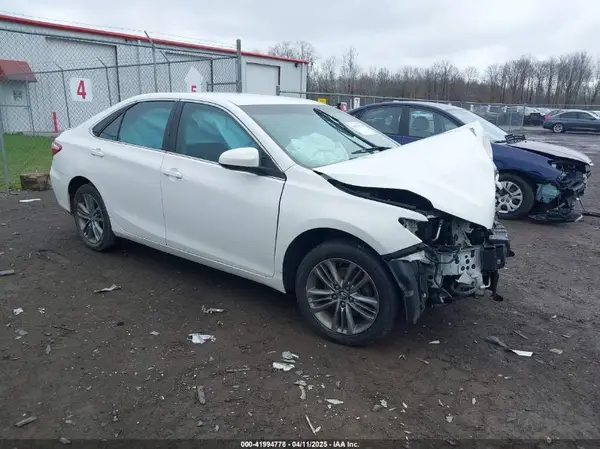 4T1BF1FK6HU308215 2017 TOYOTA CAMRY - Image 1