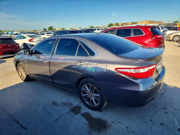 4T1BF1FK6HU308957 2017 TOYOTA CAMRY - Image 2