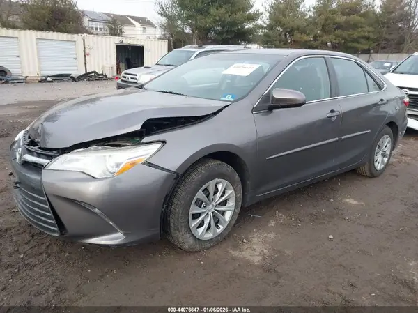 4T1BF1FK6HU316413 2017 TOYOTA CAMRY - Image 2