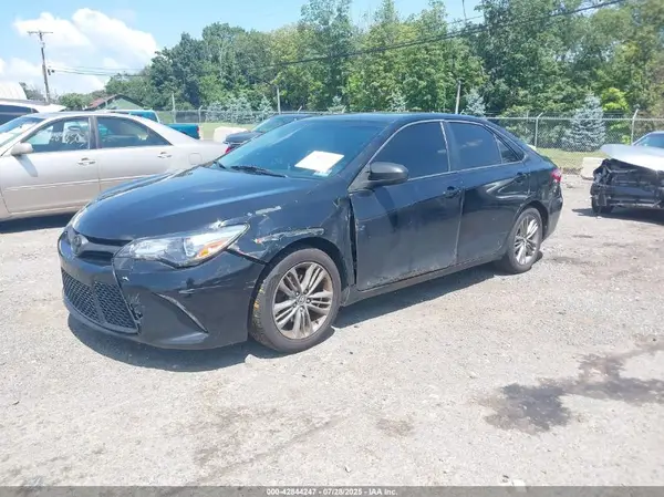 4T1BF1FK6HU321076 2017 TOYOTA CAMRY - Image 2