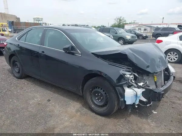 4T1BF1FK6HU326701 2017 TOYOTA CAMRY - Image 1