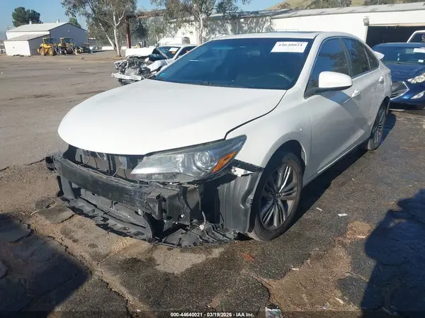 4T1BF1FK6HU332000 2017 TOYOTA CAMRY - Image 2