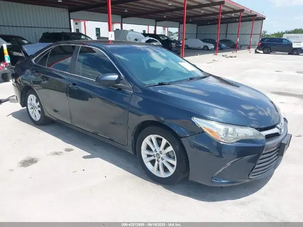 4T1BF1FK6HU332420 2017 TOYOTA CAMRY - Image 1