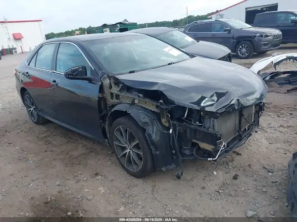 4T1BF1FK6HU335060 2017 TOYOTA CAMRY - Image 1