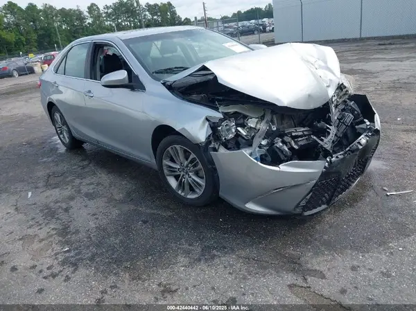 4T1BF1FK6HU351016 2017 TOYOTA CAMRY - Image 1
