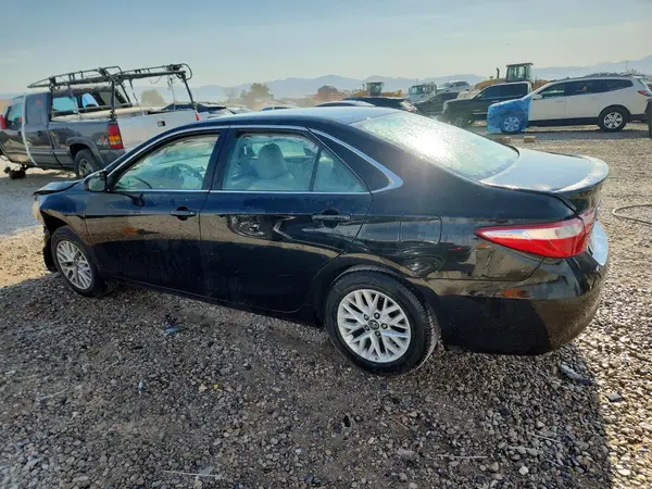 4T1BF1FK6HU351808 2017 TOYOTA CAMRY - Image 2