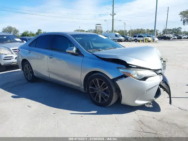 4T1BF1FK6HU352151 2017 TOYOTA CAMRY - Image 1