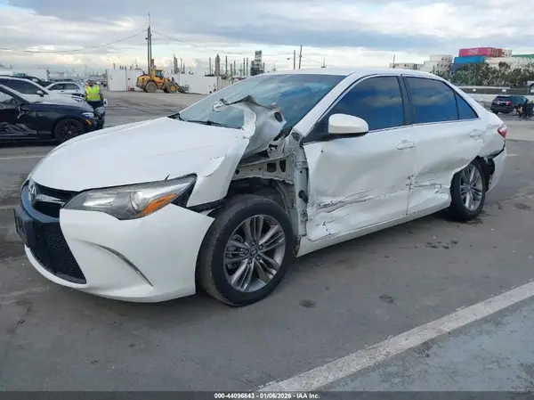 4T1BF1FK6HU353719 2017 TOYOTA CAMRY - Image 2