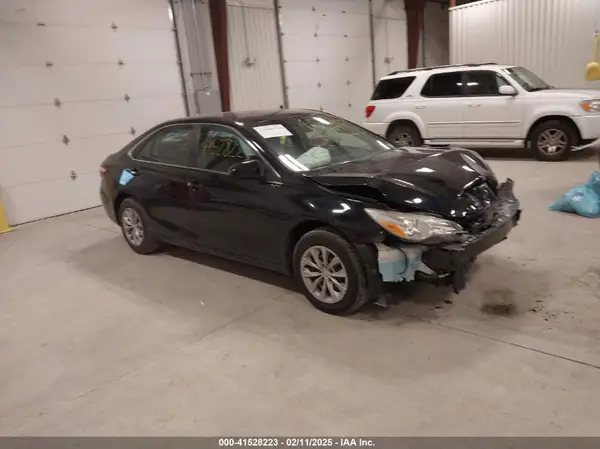 4T1BF1FK6HU356569 2017 TOYOTA CAMRY - Image 1