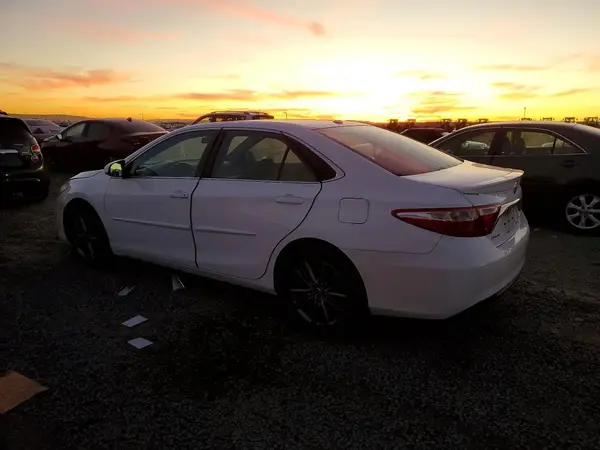 4T1BF1FK6HU359939 2017 TOYOTA CAMRY - Image 2