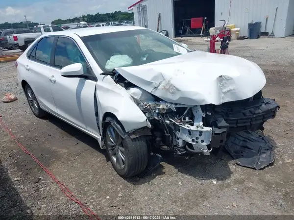 4T1BF1FK6HU363277 2017 TOYOTA CAMRY - Image 1