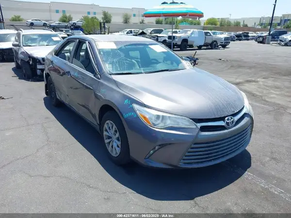 4T1BF1FK6HU369645 2017 TOYOTA CAMRY - Image 1